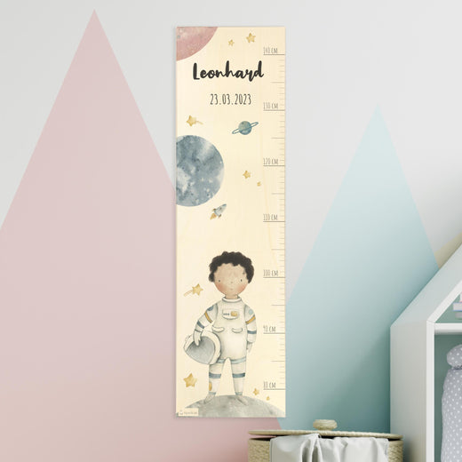 Personalisierte Messlatte Kinder Holz - Motiv Astronaut - Geschenkfreude