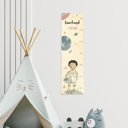 Personalisierte Messlatte Kinder Holz - Motiv Astronaut - Geschenkfreude