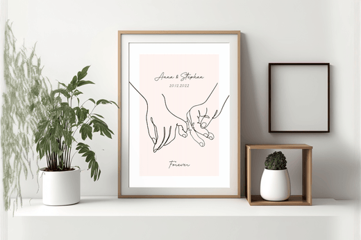 Ewig vereint: Personalisiertes Pärchen Poster Hand in Hand - Geschenkfreude