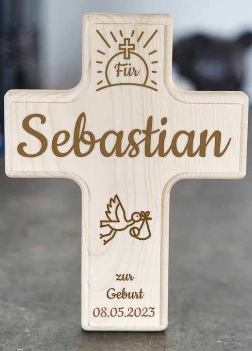 Holzkreuz mit Personalisierung zur Geburt - Geschenkfreude