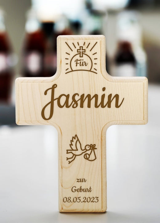 Holzkreuz mit Personalisierung zur Geburt - Geschenkfreude
