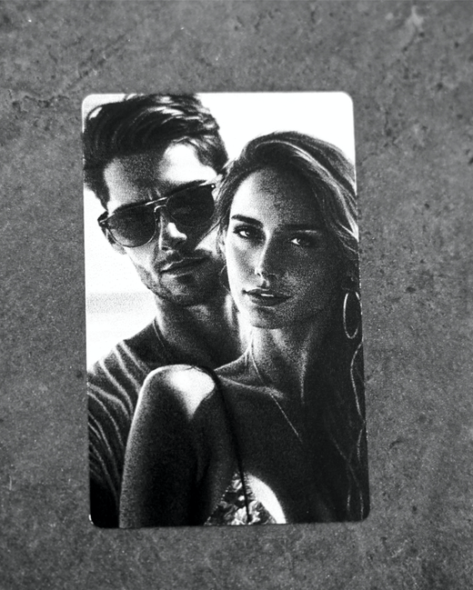 Metallkarte mit Fotogravur | Fotogeschenke für den Partner - Geschenkfreude