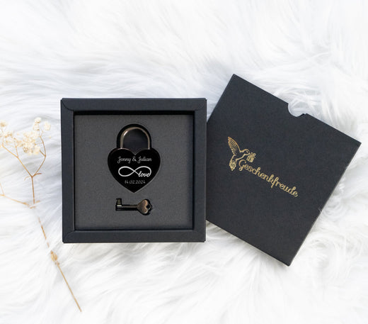 Personalisiertes Schloss in Herzform - Schwarz - Geschenkfreude