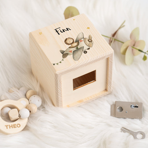 Spardose Kinder Personalisiert aus Holz Flugzeug Motiv - Geschenkfreude