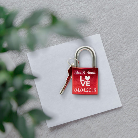 Rotes Schloss mit Namensgravur  - Geschenkfreude