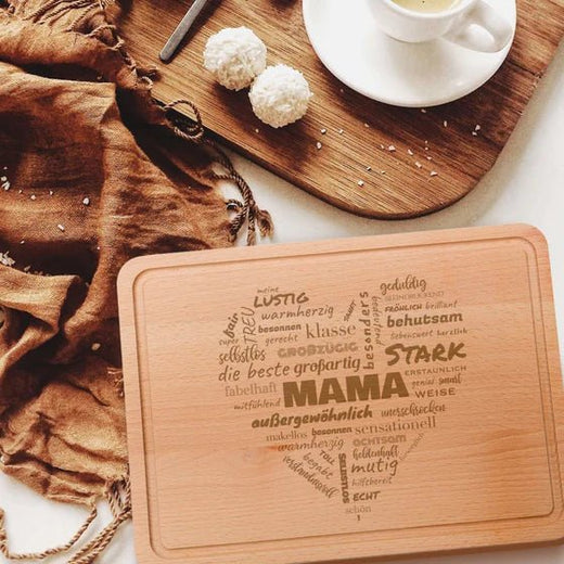 Schneidebrett aus Holz mit Herzgravur für Mama | Tranchierbrett  - Geschenkfreude